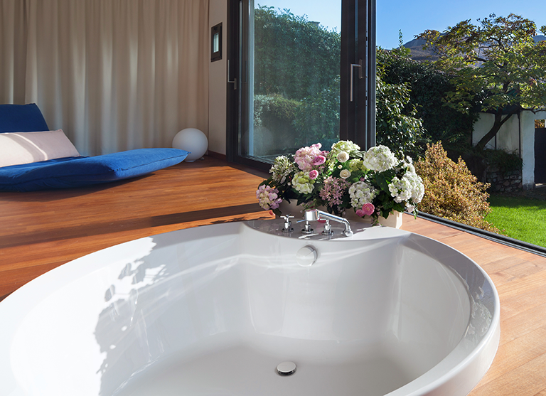 Inset whirlpool bath